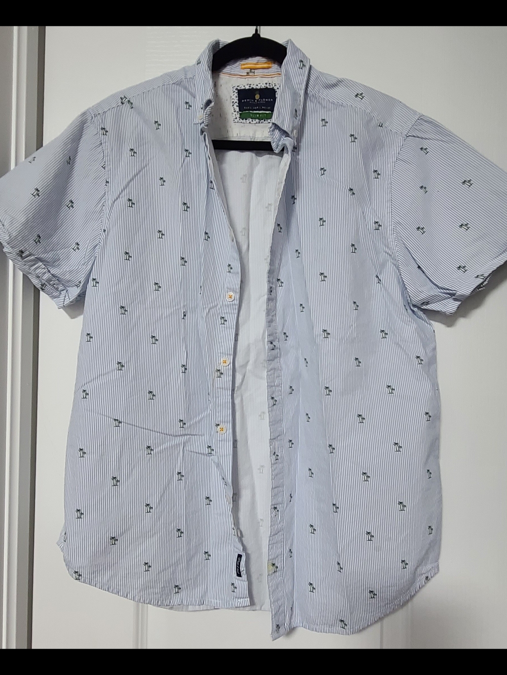 Denim & Flower Light Blue Short-Sleeve Button-Down with Palm Motif